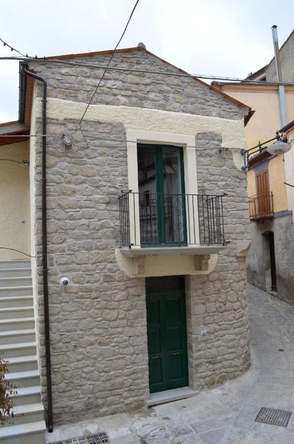 B&B La Casa Di Giulietta Castelmezzano Exterior foto