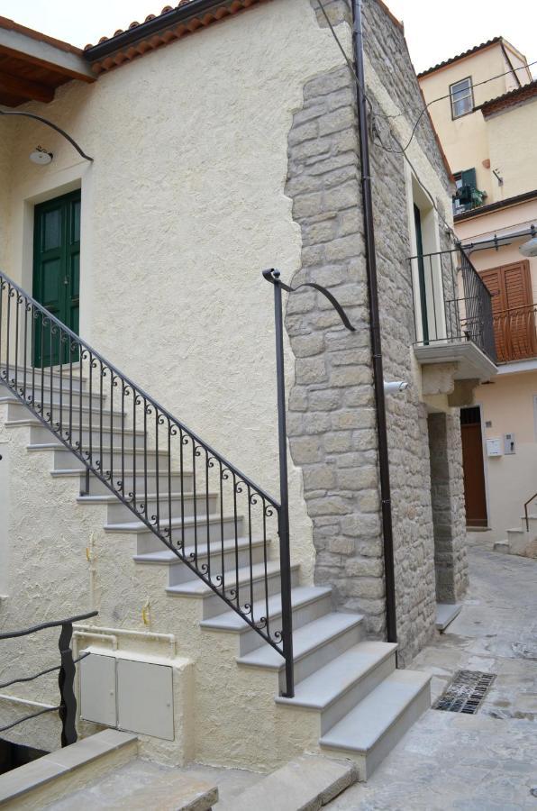 B&B La Casa Di Giulietta Castelmezzano Exterior foto