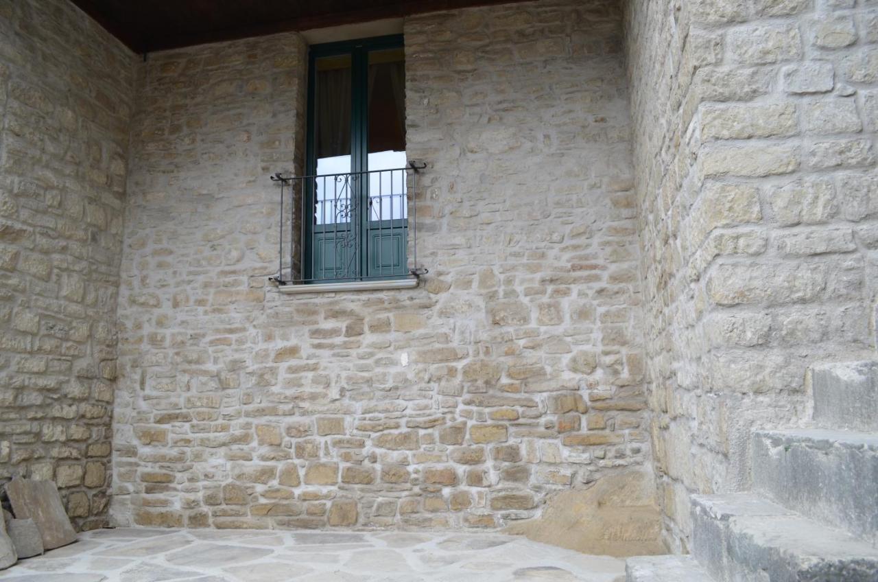B&B La Casa Di Giulietta Castelmezzano Exterior foto
